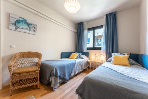 Postel nebo postele na pokoji v ubytování Doña Lola Claudia acogedor apartamento frente a la Playa de Calahonda - Vistas al mar y a la piscina comunitaria