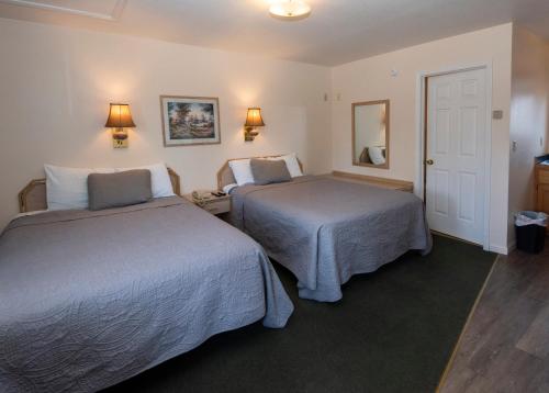 Кровать или кровати в номере City Center Motel