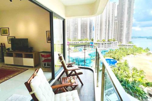 Πισίνα στο ή κοντά στο 海滨度假屋 3BR Condo ~Walk to Beach @13pax #RoyalStrand