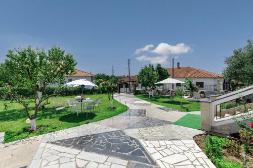 Κήπος έξω από το Villa Fabiola