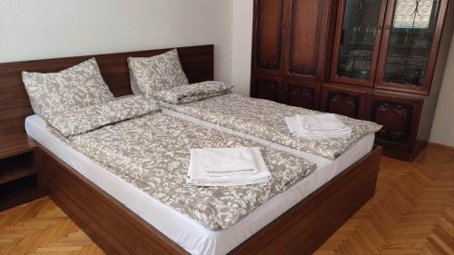 a bed with two towels sitting on top of it at Apartment Smakjoski Center in Ohrid