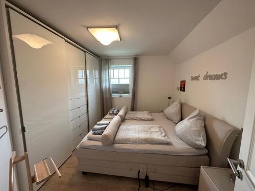 Postel nebo postele na pokoji v ubytování Skipper - Apartment mit Stil an den Dünen