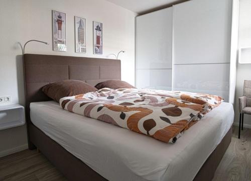 Postel nebo postele na pokoji v ubytování Luettje Wooge Ferienwohnung in Strandnaehe mit Suedbalkon
