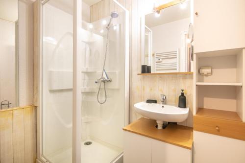 a bathroom with a sink and a shower at Le Freeride - 14ème étage avec vue sur montagne in Villarembert