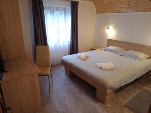 Postel nebo postele na pokoji v ubytování Casa Iulia & Matei