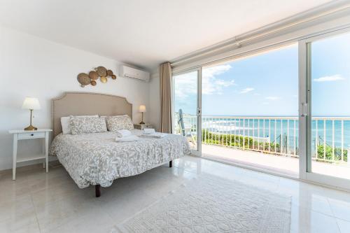 A bed or beds in a room at 4 bedroom beach Villa with direct access to the beach and private pool between Fuengirola and Marbella - Mijas costa