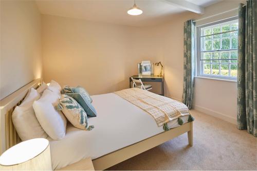 a bedroom with a bed and a window at Host & Stay - Park View in Brafferton