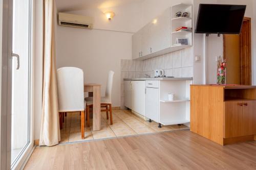 Gallery image of Studio APARTMANI LEŽENIĆ in Neum