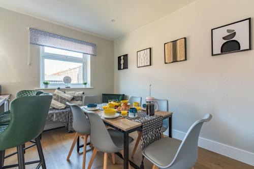 a dining room and living room with a table and chairs at Spacious 3-Bedroom Stunning Southampton House with Garden & Parking, City Centre Retreat, Great for Families by Blue Puffin Stays in Southampton
