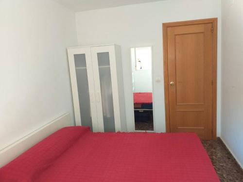 Posteľ alebo postele v izbe v ubytovaní PISO 4 HABITACIONES BURJASOT