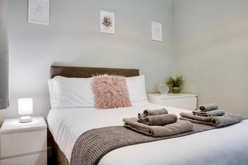 Birkenhead - 2 bedroom houseにあるベッド