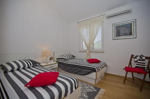 Sea view, modern & spacious apartment