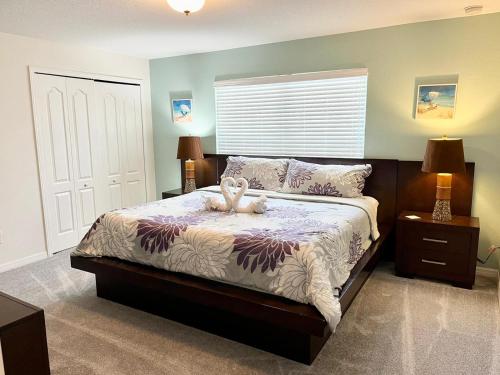 a bedroom with a bed with a stuffed animal on it at Townhouse in Paradise Palms, Kissimmee in Kissimmee