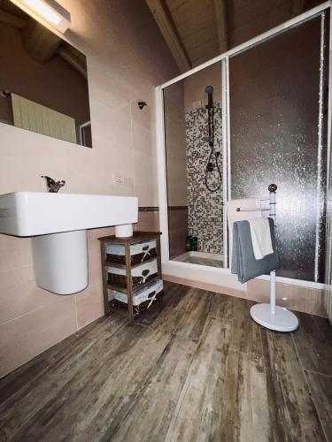 a bathroom with a white sink and a shower at Chaledo Milagro in Ruino