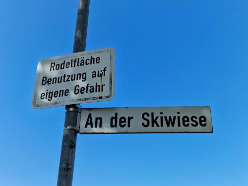 a street sign that reads an der skylapse at Al Capone in Sankt Andreasberg