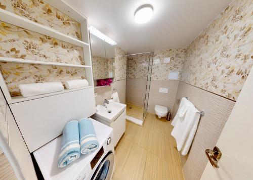 Kúpeľňa v ubytovaní LES LAURIERS - PISCINE SUR LE TOIT - ANSE MARCEL