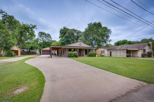 a driveway leading to a house at Jefferson Vacation Rental with Golf Cart! in Jefferson