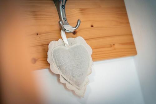 a heart shaped object hanging on a wall at Appartements Toni in Feldthurns
