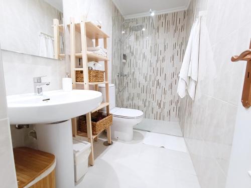 Ένα μπάνιο στο Coqueto estudio en Sanxenxo