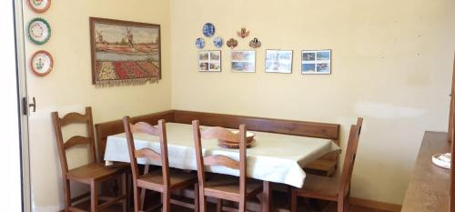 a dining room with a table and chairs and plates on the wall at La Corte sul Conero Casa Vacanze in Camerano