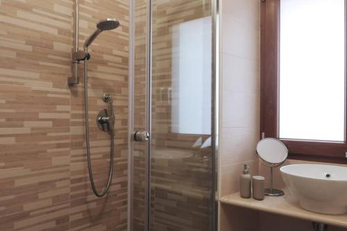 a bathroom with a shower and a sink at La Strettola • CASÆLETTO in Casaletto Spartano