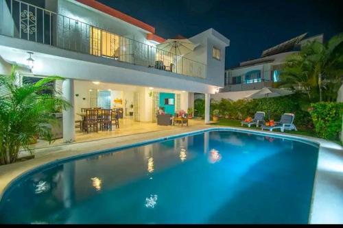 a large swimming pool in front of a house at Casa Jocelyne Alberca Privada in Puerto Vallarta