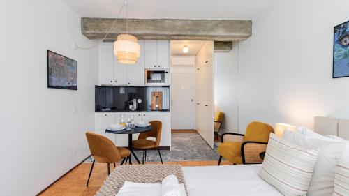 Ceuta Studio Apartments by LovelyStay