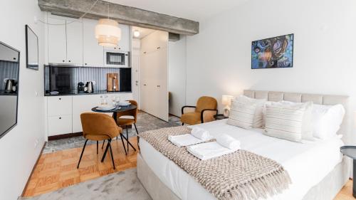 Ceuta Studio Apartments by LovelyStay
