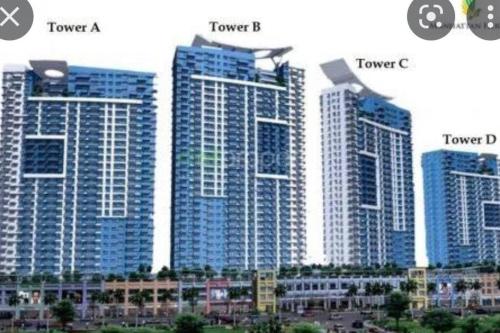 un grupo de edificios altos en una ciudad en Cubao Manhattan HEights Unit 6H Tower B, 2BR, en Manila