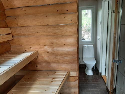 a small bathroom with a toilet at Villa Ulappa in Savonlinna