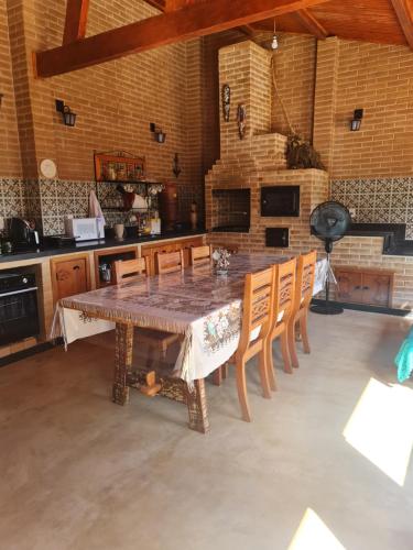 Η κουζίνα ή μικρή κουζίνα στο Hospedagem Casa do Chapéu Caparaó