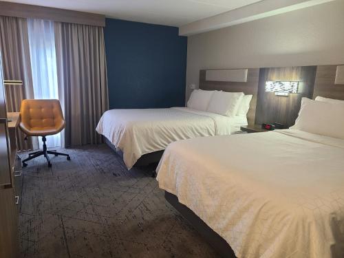 Postel nebo postele na pokoji v ubytování Holiday Inn Express Fort Lauderdale North - Executive Airport by IHG