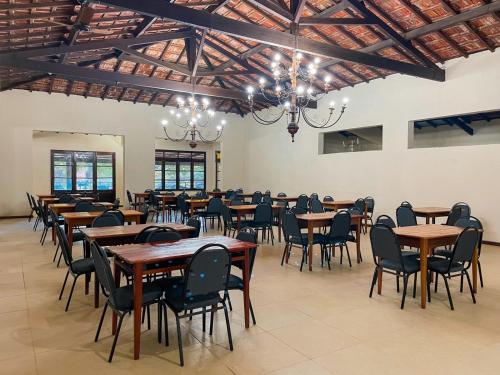 a large room with tables and chairs in it at Hotel Boavista in Miguel Pereira