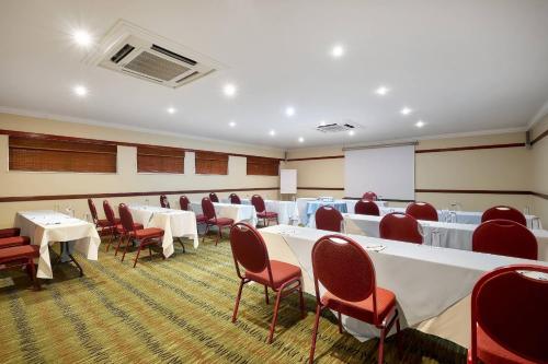 El área de trabajo o centro de convenciones de Protea Hotel by Marriott Polokwane Ranch Resort