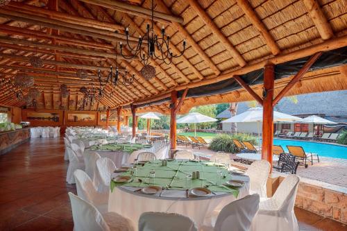 La alberca dentro o cerca de Protea Hotel by Marriott Polokwane Ranch Resort