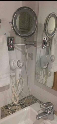 a bathroom sink with a hair dryer and a mirror at CULLINAN Brasilia flat particular em Hotel junto ao Shopping in Brasília