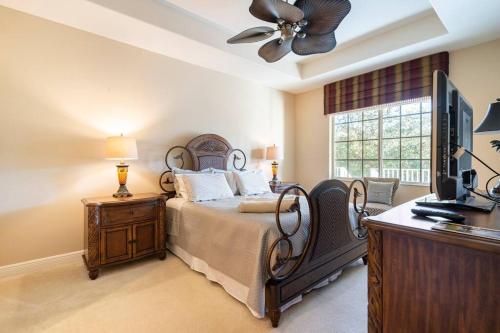 a bedroom with a bed and a ceiling fan at Luxury condo near Wiggins pass beach & park in Naples