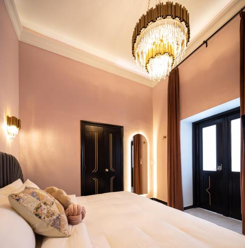 Ένα ή περισσότερα κρεβάτια σε δωμάτιο στο HOLT Hotel De Mi Independencia King Room