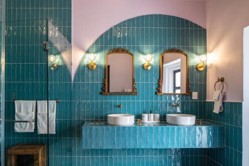 Ένα μπάνιο στο HOLT Hotel De Mi Independencia King Room