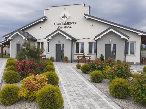 a building with a garden in front of it at Apartamenty Róża Wiatrów in Solec-Zdrój