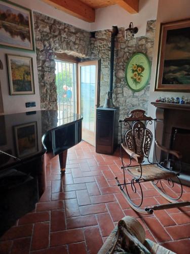 a living room with a fireplace and a stone wall at Il Fontolo in Ponzano Superiore