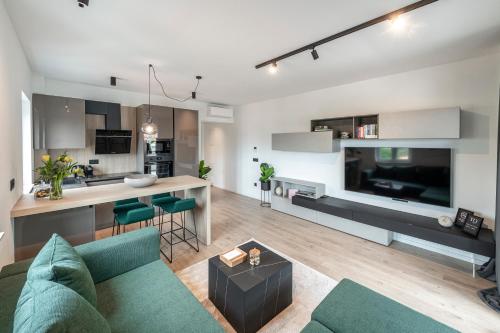 Time Off Apartment (a) with balcony