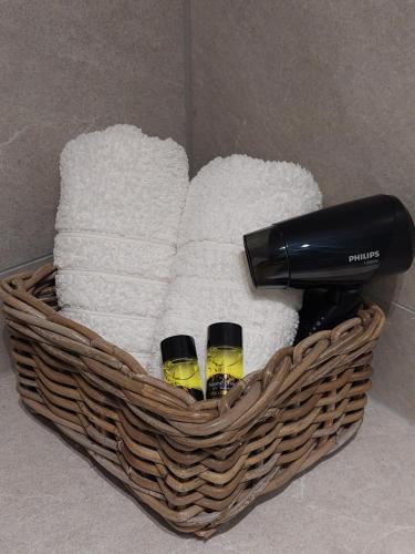 a basket with two glasses of wine and towels at Phoenix Apartments Parga in Parga