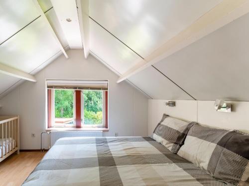 Postel nebo postele na pokoji v ubytování Modern holiday home in Baarland with swimming pool
