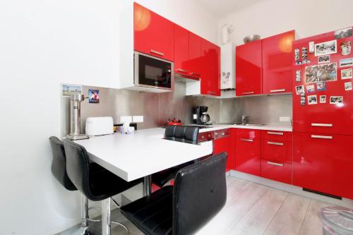 BRIGHT ELEGANT FLAT in Center
