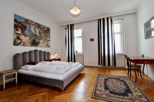 BRIGHT ELEGANT FLAT in Center