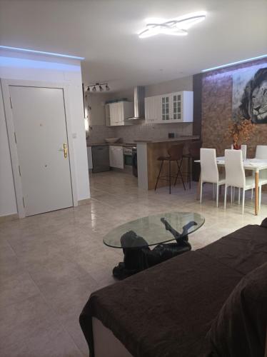 a living room with a table and a kitchen at CASA CONFORT in Grao de Castellón