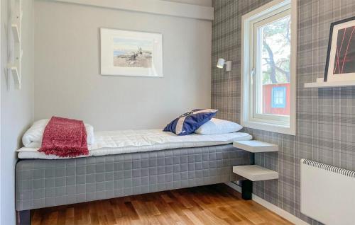 Ένα ή περισσότερα κρεβάτια σε δωμάτιο στο Amazing Home In Rockneby With Wifi