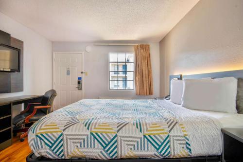 a hotel room with a bed and a window at Motel 6 Bossier City, La in Bossier City