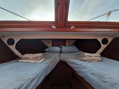 a bed in the corner of a boat at Venerent in Helsinki
